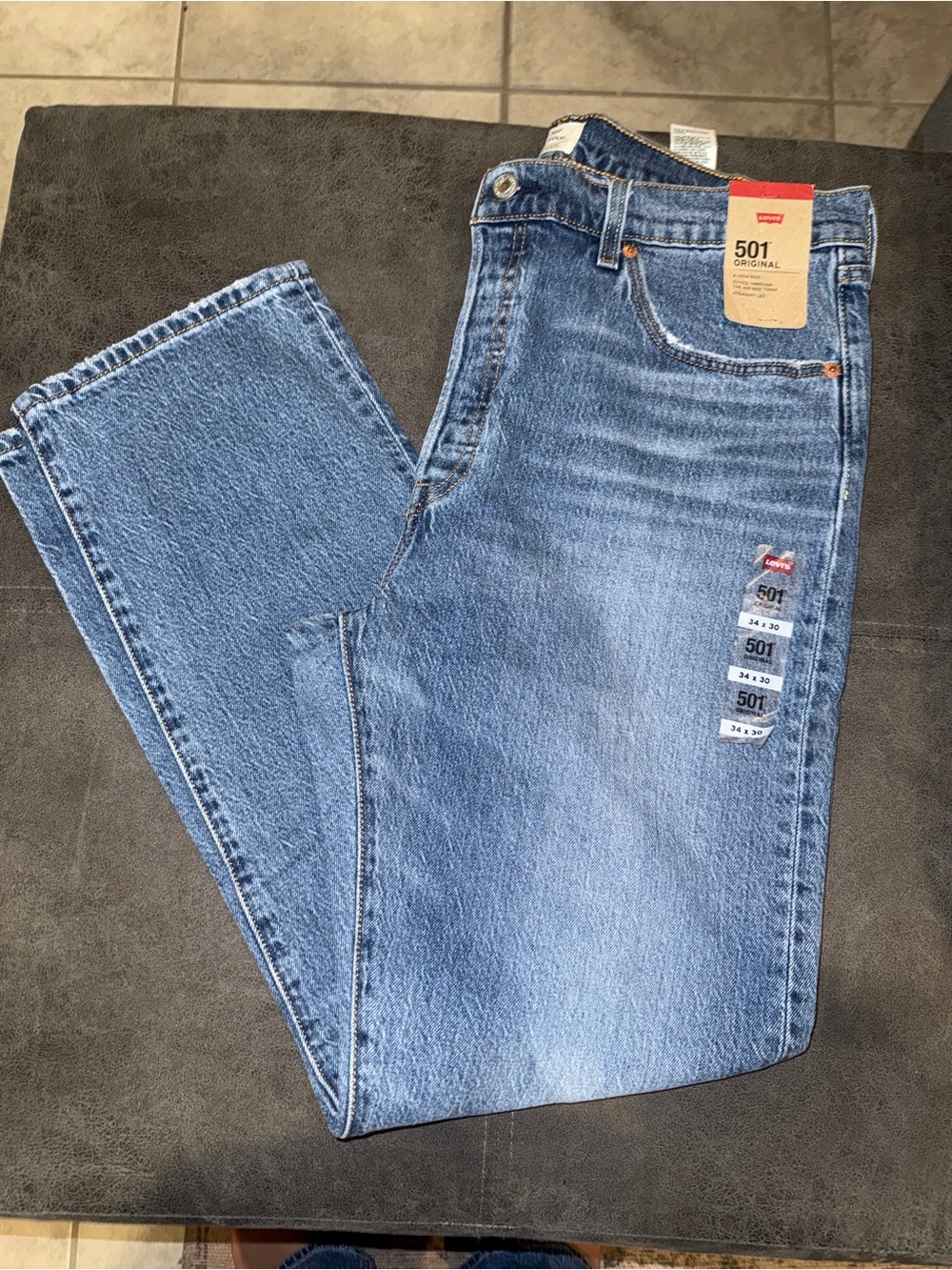 Levi's - Picture 2 of 4